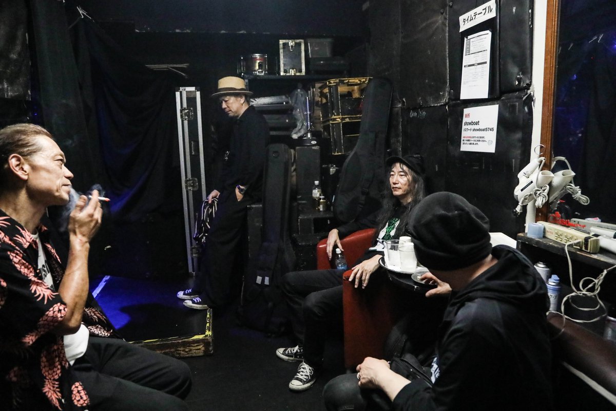 ideath68's tweet image. 宴の後の楽屋