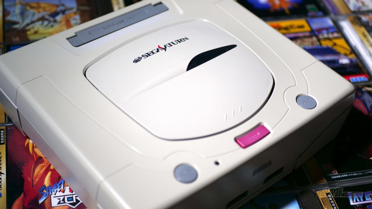 ¡Buenos días de martes! 🌅

🎉Tal día como hoy, hace 30 años, SEGA Saturn llegó a las casas de toda Europa.

Una consola que, por múltiples factores, no pudo competir con PlayStation y fue el primer paso de la desaparición de SEGA en el terreno hardware.

👉¡Aún así nos dejó
