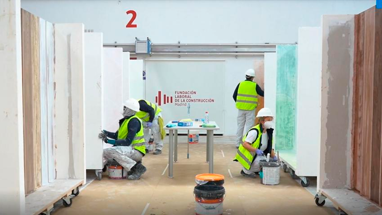 Womencanbuild's tweet photo. 💪 @viviendagob impulsa el cambio en la construcción con formación, sostenibilidad y más mujeres en el sector.
El #PERTE de vivienda industrializada es una apuesta estratégica por dignificar la profesión. 👷♀️
🌐Noticia en ➡️ https://t.co/sxEwN6QCSh
#WomenCanBuildLatAm https://t.co/rzOoNZ3vpx