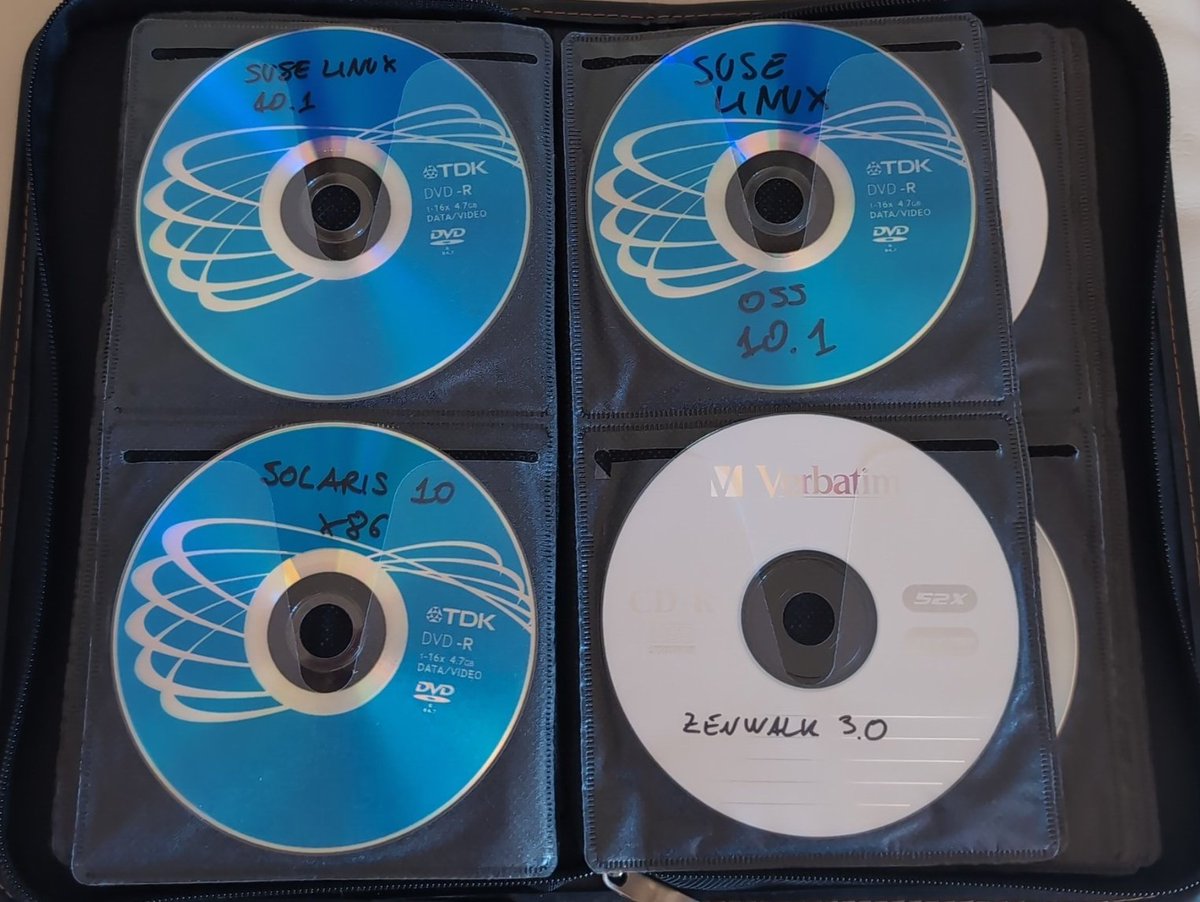 midimarcus's tweet image. Just found out some kind of #opensource time capsule forgotten in a shelf.