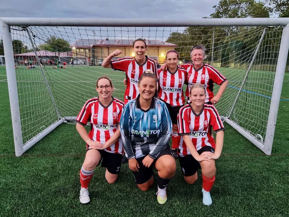 _AliceCarter_'s tweet image. ⚽️ From cheering the Lionesses in Zurich, to five-a-side with the Imps in Lincoln - straight off the plane and onto the pitch last night!
Loved week three of the Lincolnshire Women’s Fives League with our @LCityFoundation team #WeAreImps