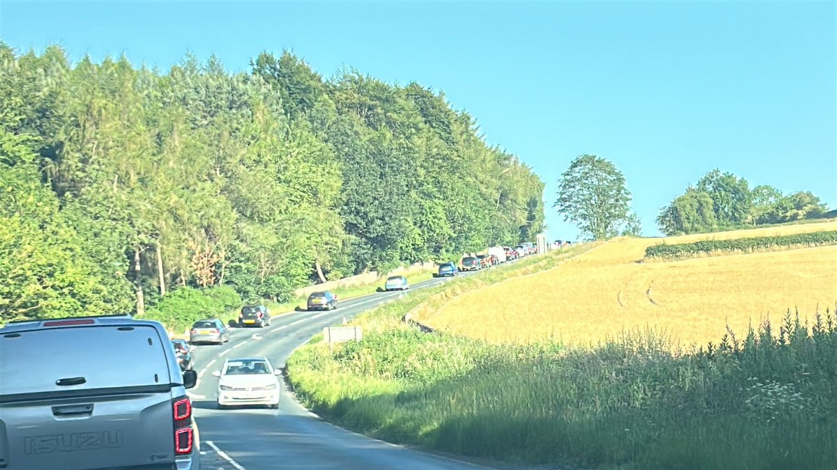 Queueing but moving! It’s the #GreatYorkshireShow Day One and it’s a sell out! See you there..