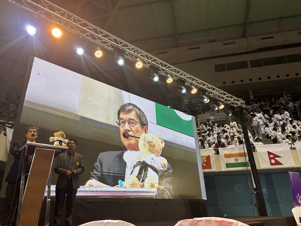 JapanEmb_SL's tweet image. On 6th July, Amb. ISOMATA attended the opening ceremony of the 9th South Asian Karate Championship as the chief guest🥋. He highlighted the philosophy of Karate-do and encouraged athletes to train and strengthen themselves, and enhance their resilience to overcome challenges.
