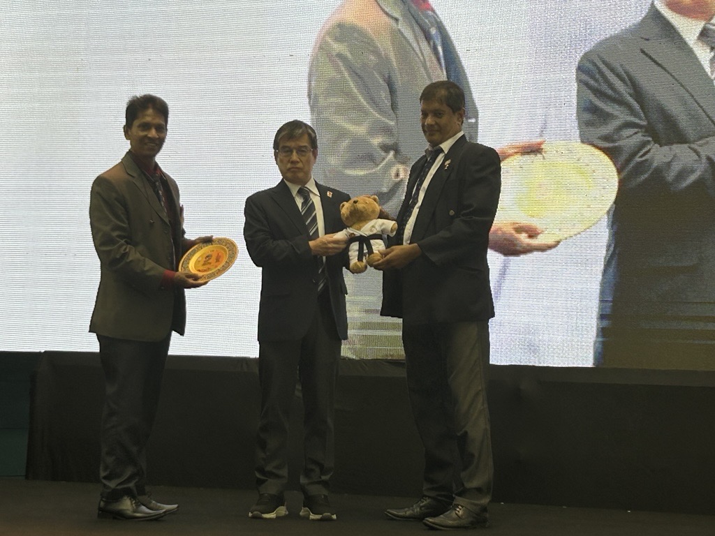 JapanEmb_SL's tweet image. On 6th July, Amb. ISOMATA attended the opening ceremony of the 9th South Asian Karate Championship as the chief guest🥋. He highlighted the philosophy of Karate-do and encouraged athletes to train and strengthen themselves, and enhance their resilience to overcome challenges.