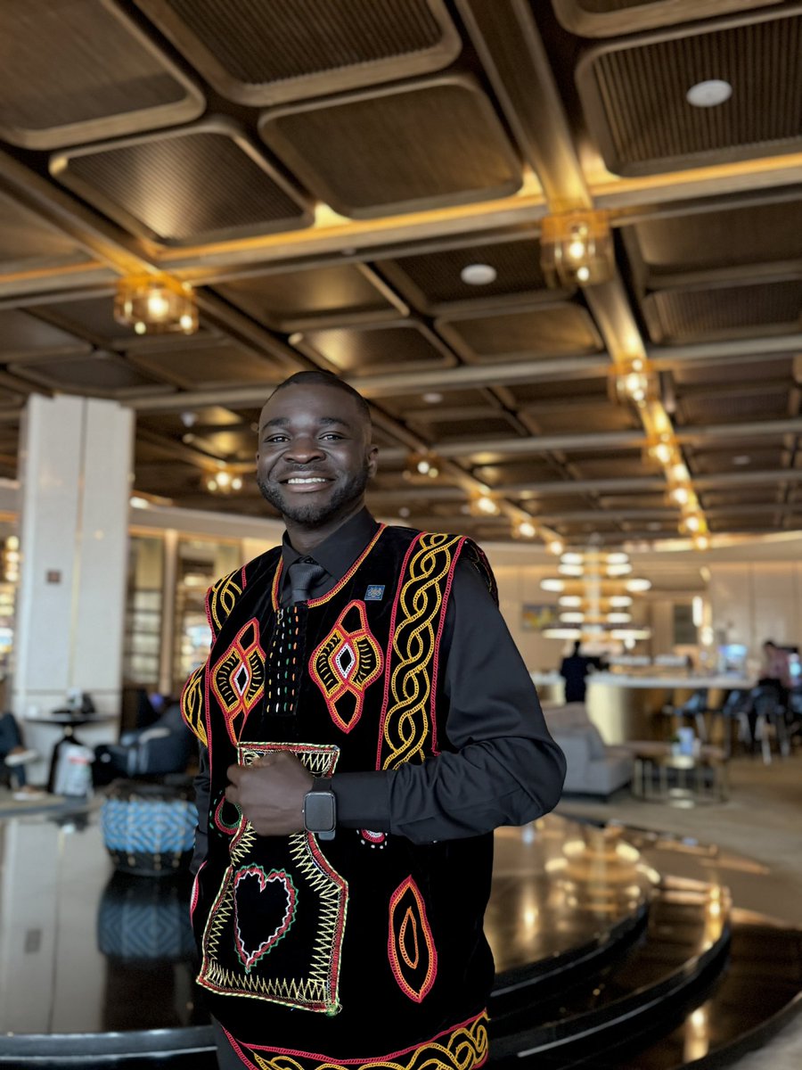 Corporate + Culture 🇨🇲💯 Nothing beats the Toghu attire!✨

#Culture #Diversity