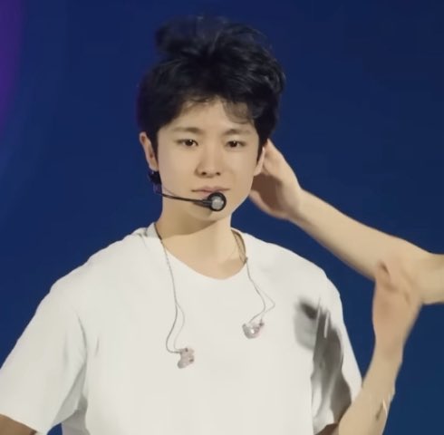 zacha. (@melogdies) on Twitter photo 