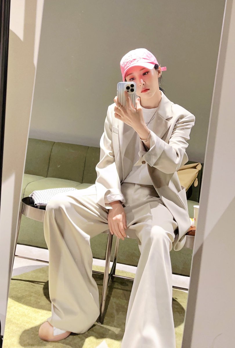 mascbyul's tweet photo. 🩷🤍 https://t.co/mFjuKp9Jtt