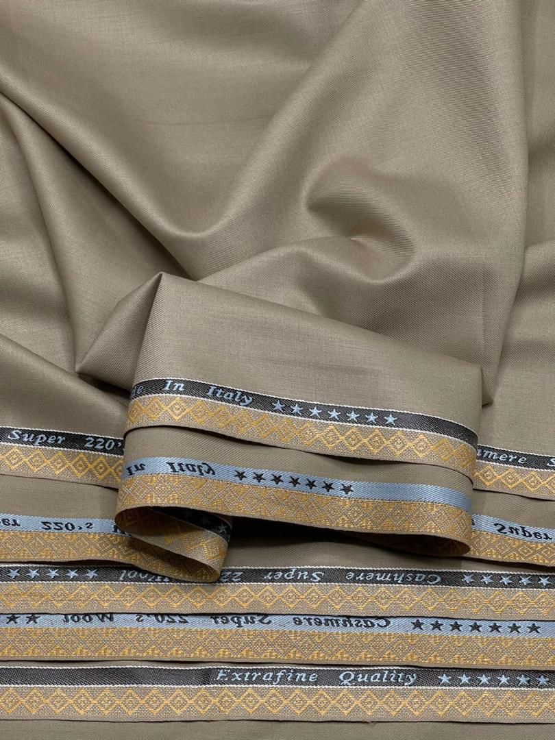 Cashmere wool ✂️ 
Available in all different colours 
🔖5,000 per yard 

Delivery is nationwide ✈️ 
DM📩or WhatsApp 07078918933