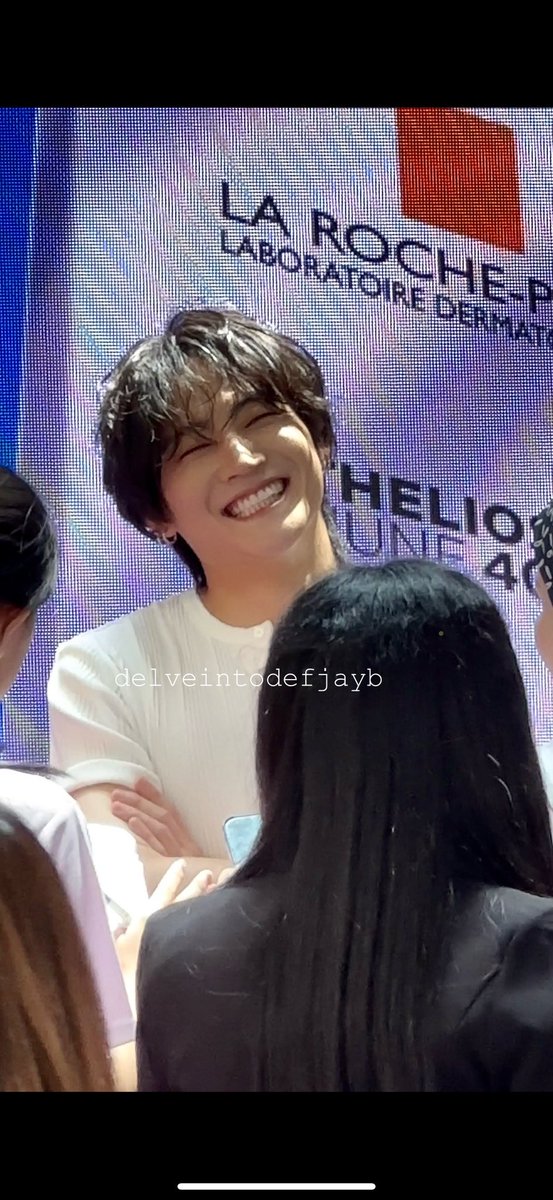 DelveintoDef's tweet photo. So happy to see that smile today 💚💚💙💙 !! @jaybnow_hr 
#JAYB #제이비 https://t.co/EUoK4Ulq6E