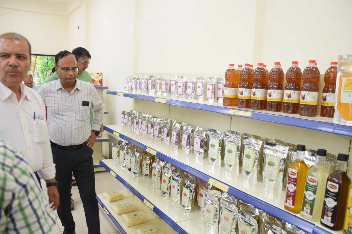 08 July 2025 Dr. S.N. Jha, Hon'ble DDG (Ag. Engg.) inaugurates ICAR-CIPHET Products parlour at Ludhiana Campus. Dr. K. Narsaiah, ADG (PE), Dr. Nachiket Kotwaliwale, Director ICAR-CIPHET, PCs HoDs, institute staff present. Processed products of APC &amp; CIPHET Entrepreneurs on sale.