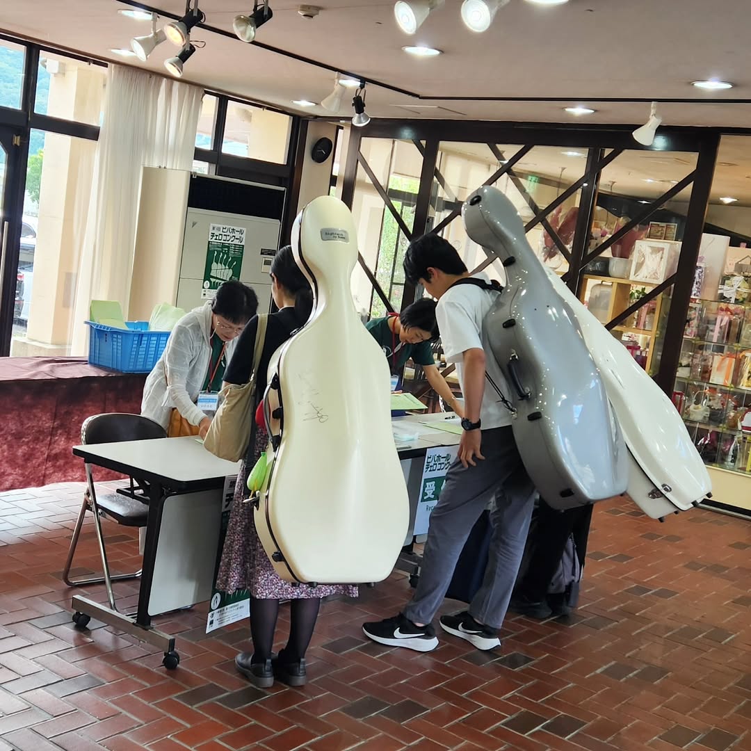 第16回ビバホールチェロコンクール開催前日です。
出場者のみなさんが続々と到着されています！

#チェロ #チェロコンクール  #兵庫県 #養父市 #養父 #ボランティアスタッフ募集