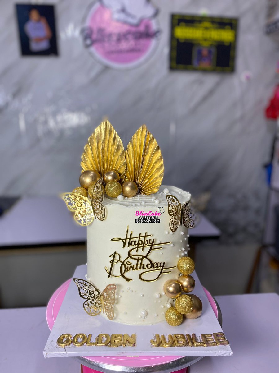 blisscake323208's tweet photo. White buttercream 
Send a DM or use the link on the bio to place your order on whatsapp ☎️ 08132320883💜🩷🩵🦋🌸

#akurebaker #akurevendor #cake #cakes #cakedecorating #cakeart #cakelove #cakedesign #cakedecor #buttercreamcake #birthdaycake #cakesinakure #cake #reels #exploremore https://t.co/99t8LsSFcS