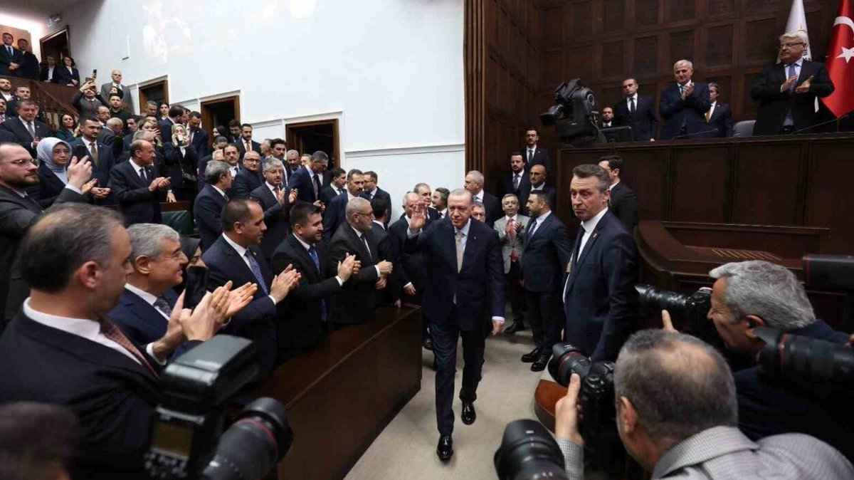 YetkinReport (@yetkinreport) on Twitter photo AK Parti "Dava" diyor. Peki, siz ne diyorsunuz?
- #AKParti, kendini bir “#dava partisi” olarak tanımlıyor. Ancak gerçeklikte bu yapı, aynı zamanda geniş bir #menfaat ağına dönüştü.
yetkinreport.com/2025/07/08/ak-…
✍️Mehmet Öğütçü <a href="/mehmetogutcuu/">mehmetogutcuu</a> <a href="/YetkinReport/">YetkinReport</a> AK Parti "Dava" diyor. Peki, siz ne diyorsunuz?
- #AKParti, kendini bir “#dava partisi” olarak tanımlıyor. Ancak gerçeklikte bu yapı, aynı zamanda geniş bir #menfaat ağına dönüştü.
yetkinreport.com/2025/07/08/ak-…
✍️Mehmet Öğütçü <a href="/mehmetogutcuu/">mehmetogutcuu</a> <a href="/YetkinReport/">YetkinReport</a>