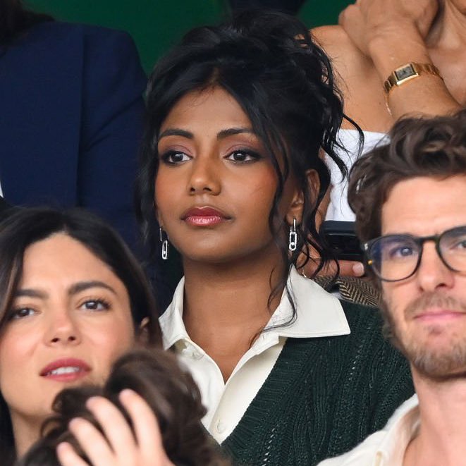 From Bridgerton to big screens Indian-origin actress Charithra Chandran is unstoppable 🇮🇳
Spotted at #Wimbledon2025 with Monica Barbaro &amp; Andrew Garfield 👀
Global face desi grace 🌍💫
#CharithraChandra
