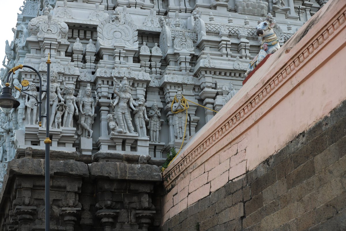When you have FRAUDS controlling Hindu Temples for more than 70 years by brazen Contempt of Courts  -  you can expect them to loot the temples at any cost 

   Sri Arunachaleswarar Temple - Tiruvannamalai -  A valiant example of Hindu resurgence and heritage - A temple that rose