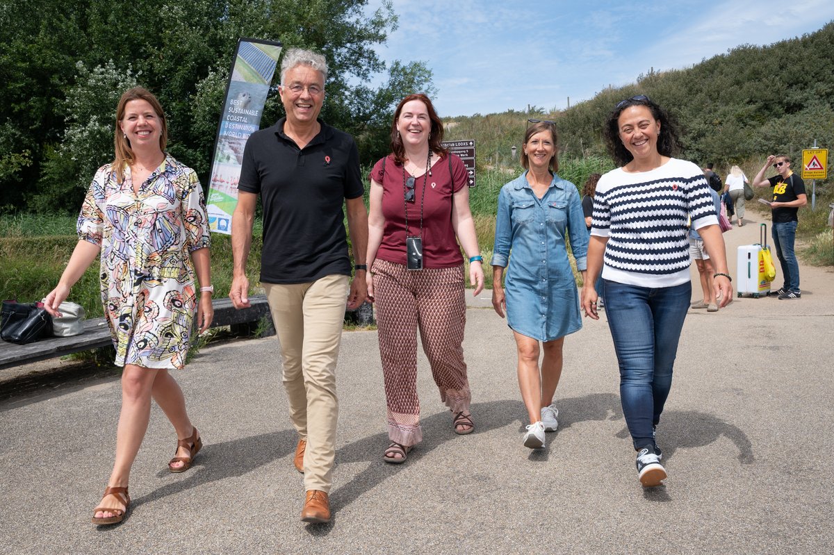 Zomer! 🌞 Strand, feestjes… maar wie is de BOB? Wethouder Van Putten trapte in Ouddorp de BOB-zomercampagne af! 1 op de 5 verkeersslachtoffers door alcohol. Veilig gedrag begint bij jezelf! 

Toolkit: maakeenpuntvannul.nl/material-categ…

#TopJijBlijftBOB  #MaakEenPuntVanNul