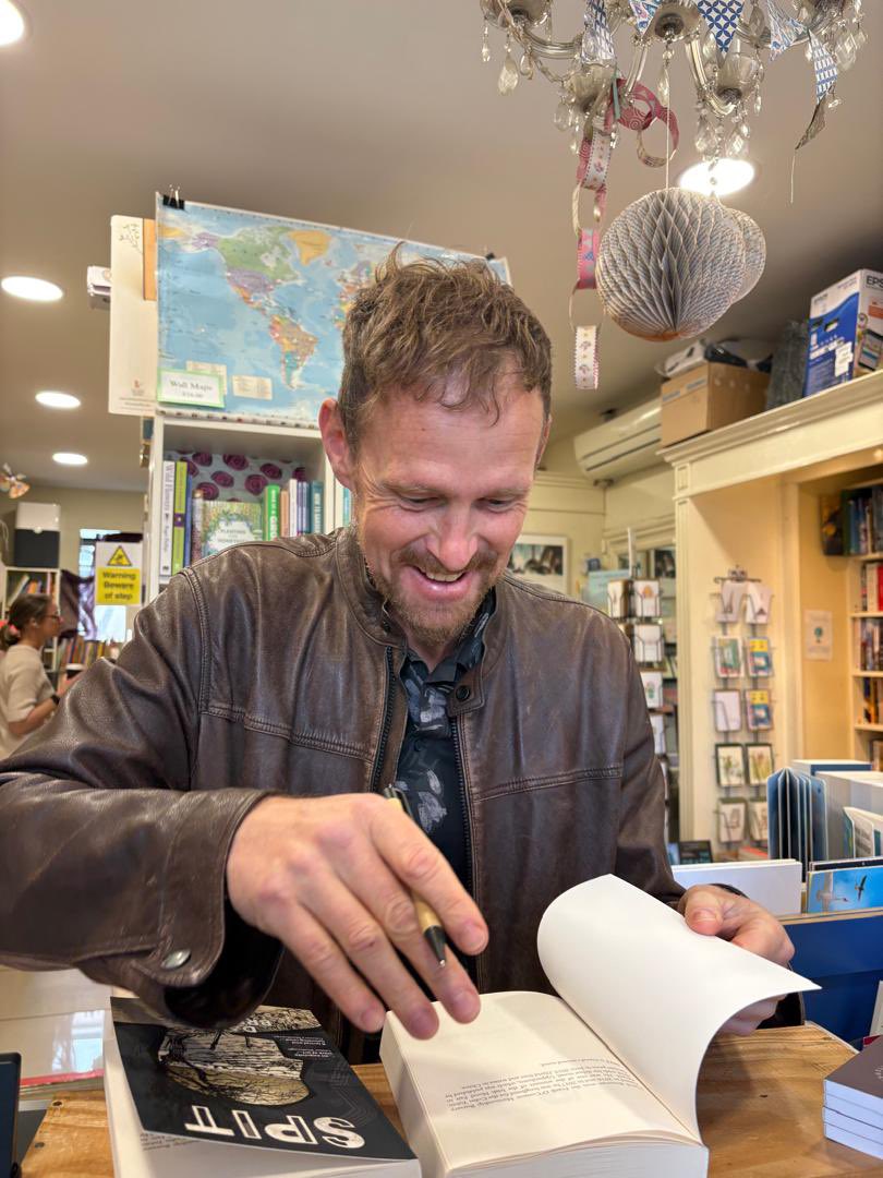 Epoque_Press's tweet image. Great to see @davidbr42580158 signing copies of his novel Spit in the marvellous @ravenbooks
‘Crackling with dark humour and incantatory force, every line pulses with linguistic relish.’
#epoquepresstitles #epoquepressauthors #bookshops #books #bookrecommendations