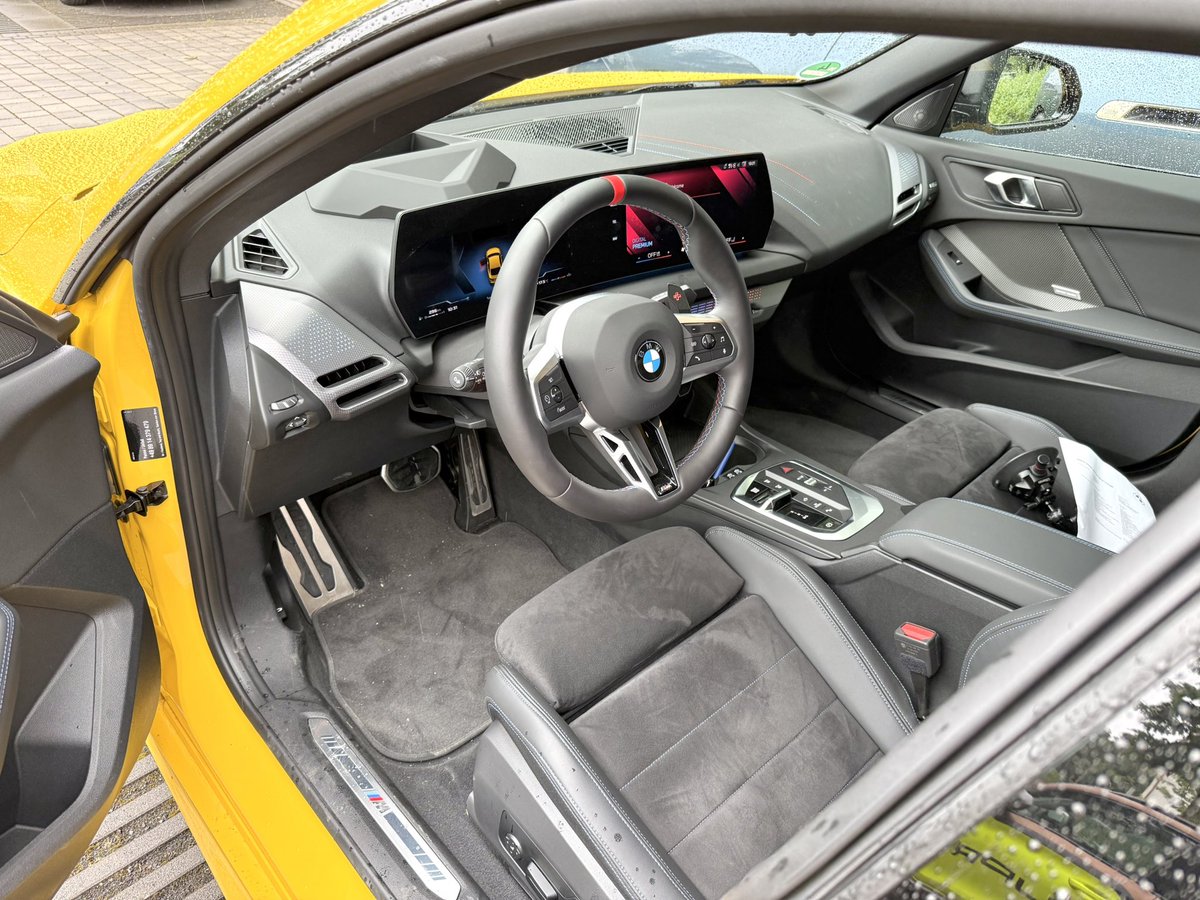 sidpatankar's tweet photo. Sunny yellow hello! The latest from BMW is the second gen 2er Gran Coupe. I’ve driven it, and the review is coming up. What is your reaction to these pics?
SVP
#2series #bmw2series #m235 #compactsedan #sportsedan #newcar #yellow #german #exclusive #bmwindia https://t.co/fT3WgLNDln