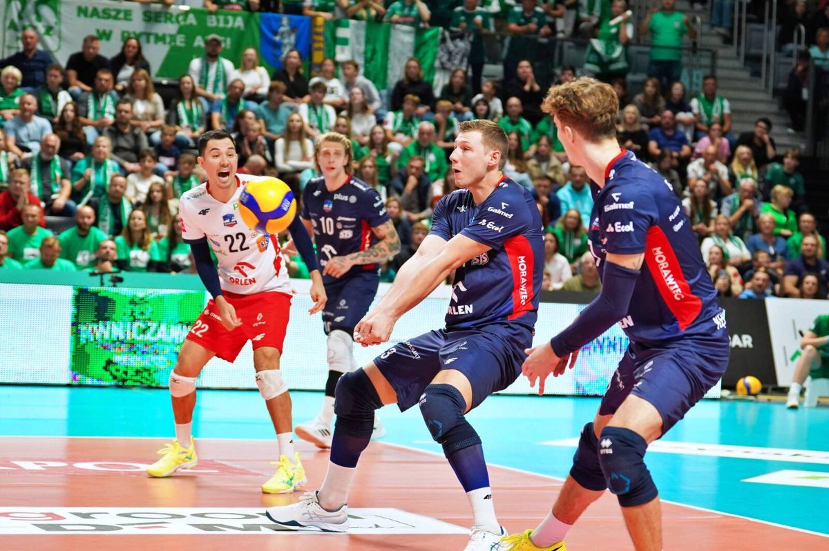 PlusLiga (@plusliga_) on Twitter photo Rafał Szymura zostaje w <a href="/ZAKSAofficial/">ZAKSA Kędzierzyn-Koźle ⭐️⭐️⭐️</a> na kolejny sezon, a oprócz świetnego przyjęcia piłki, przyjmie też miano kapitana kędzierzyńskiej ekipy! 👏👏👏
Dobry wybór? 🙂 Rafał Szymura zostaje w <a href="/ZAKSAofficial/">ZAKSA Kędzierzyn-Koźle ⭐️⭐️⭐️</a> na kolejny sezon, a oprócz świetnego przyjęcia piłki, przyjmie też miano kapitana kędzierzyńskiej ekipy! 👏👏👏
Dobry wybór? 🙂