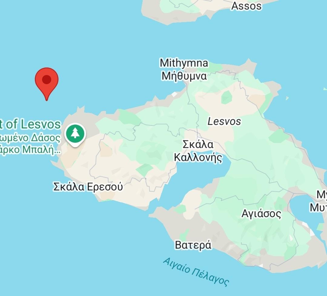 alarm_phone's tweet image. 🆘️ from ~32 people at the risk of being pushed back near #Lesvos!

Relatives informed us that the group was intercepted by the @HCoastGuard at sea &amp;amp; sent us a picture of a #Frontex boat close to the group. 

We alerted the coast guard &amp;amp; urge them to rescue &amp;amp; not to #pushback!!