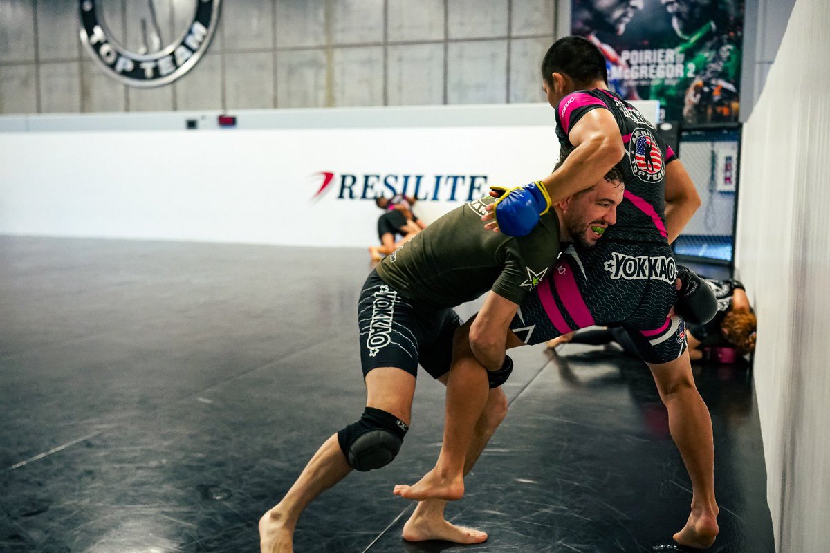 Sunrise, sweat, success. That’s how ATT champs start every day. 💪☀️
#Yokkao #mma #training