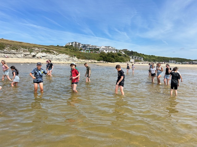 Year 6 thoroughly enjoyed their end of term beach trip, playing football, rounders, parachute games and paddling in the river. Not to mention an ice-cream (thanks Mrs Chapman!) and a bit of digging of course!