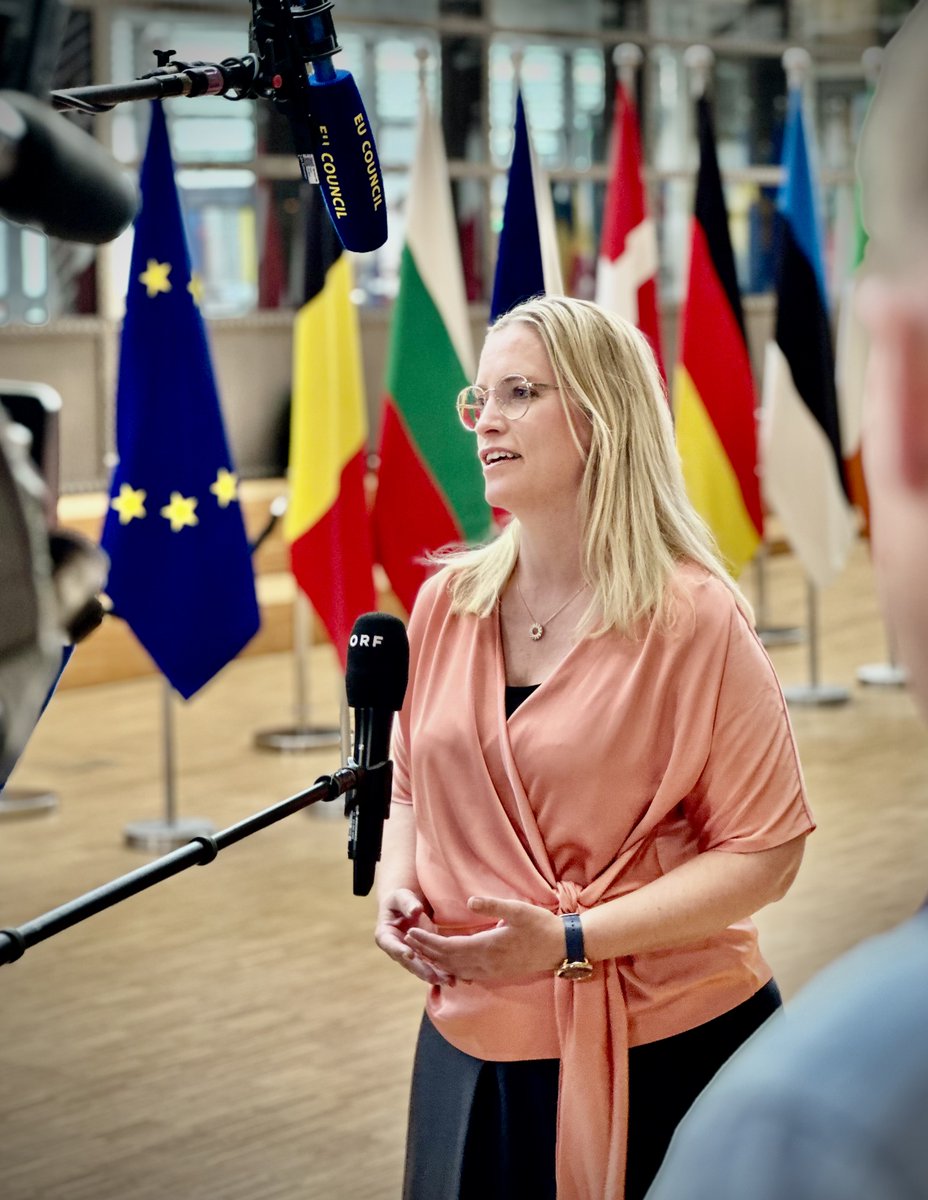 Meeting the press! 

Minister for Economic Affairs <a href="/stephanie_lose/">Stephanie Lose</a> just held her first doorstep as the president of #ECOFIN. "I want to hit the ground running," said the minister, "and we therefore have an important agenda already from the first ECOFIN."

#eu2025dk #dkpol