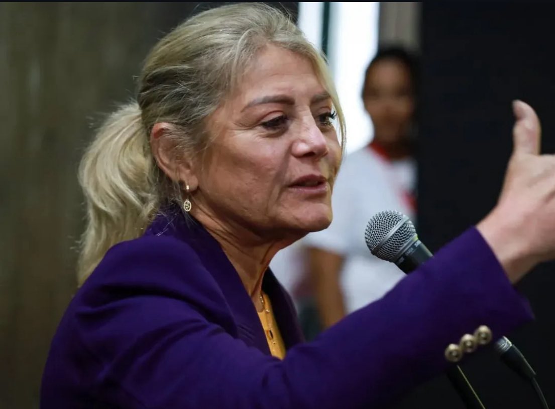 A la señora Marisabel Rodríguez ex de Chávez, la está llamando su ex marido para la visita conyugal…