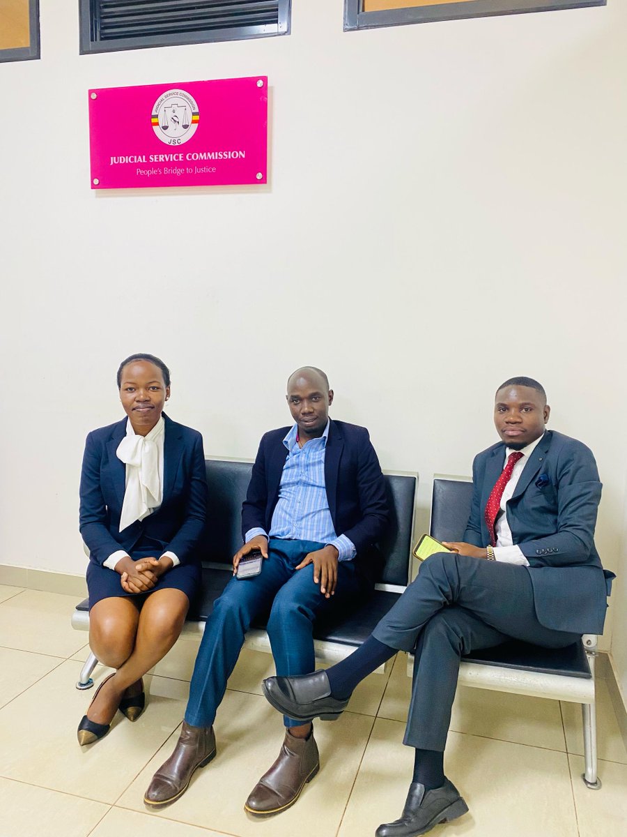 1/ 🧵UPDATE : Last week, our legal team visited the chambers of Justice Simon Peter Kinobe to follow up on the delayed Tilenga-ESIA case  ruling. The clerk to the Justice informed us that the Justice plans to use the upcoming court vacation to clear backlog, including our case!