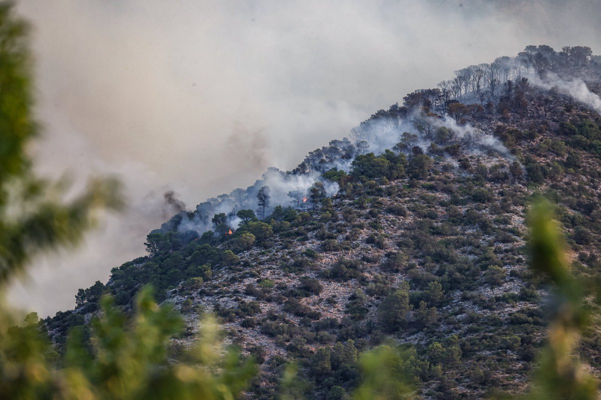 Jordi Borràs (@jordiborras) on Twitter photo L'incendi de Paüls afecta unes 2.300 hectàrees i obliga a confinar més de 2.000 persones. #IFPaüls Fotos per a l’ <a href="/agenciaacn/">ACN - Agència Catalana de Notícies</a> acn.cat/new/570c5688-0… L'incendi de Paüls afecta unes 2.300 hectàrees i obliga a confinar més de 2.000 persones. #IFPaüls Fotos per a l’ <a href="/agenciaacn/">ACN - Agència Catalana de Notícies</a> acn.cat/new/570c5688-0…