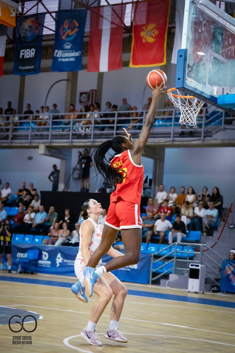 Gabyocete5's tweet photo. España 🇪🇸 VS Polonia 🇵🇱 
Eurobasket u 18 La Palma 🏀📸 

#eurobasketu18 #baloncesto #women #Lapalma https://t.co/XGLrwSkbCG