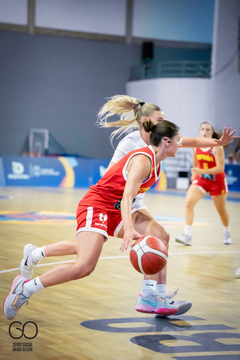 Gabyocete5's tweet photo. España 🇪🇸 VS Polonia 🇵🇱 
Eurobasket u 18 La Palma 🏀📸 

#eurobasketu18 #baloncesto #women #Lapalma https://t.co/XGLrwSkbCG