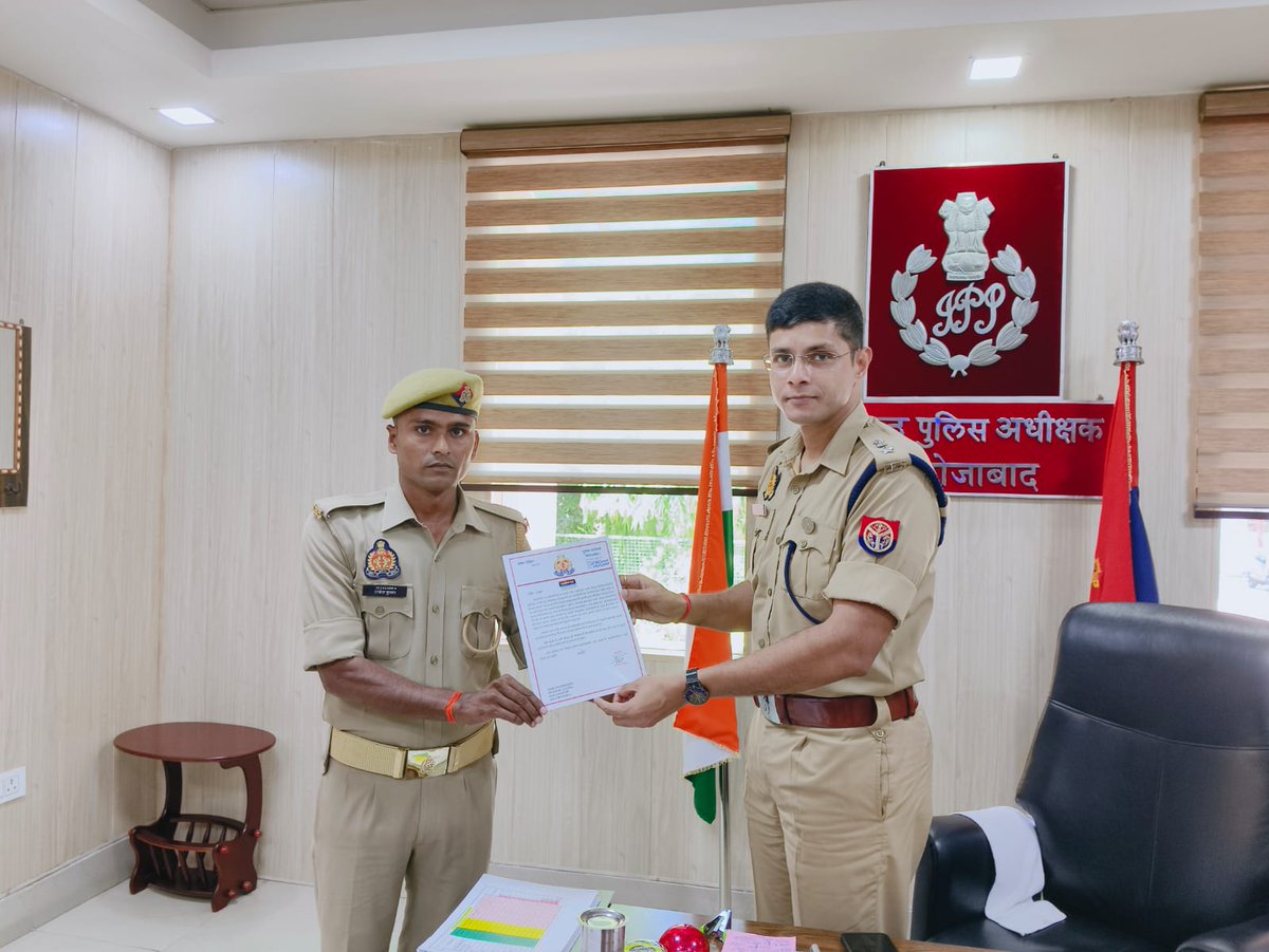 firozabadpolice's tweet photo. "ऑपरेशन पहचान" के अंतर्गत जनपद फिरोजाबाद में आरक्षी 529 राकेश कुमार, थाना नगला सिंघी द्वारा उत्कृष्ट बीट जानकारी देने पर #DGP_UP द्वारा सराहना की गई। SSP फिरोजाबाद द्वारा प्रशस्ति पत्र व ₹1000 नकद पुरस्कार प्रदान कर आरक्षी को सम्मानित किया गया। https://t.co/t2cmYkocxc