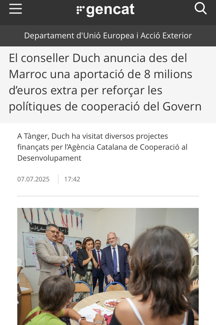 El rei del Marroc disposa de 600 cotxes de luxe, 1 palau a París de 80 M€ i un castell amb 1.200 persones dedicades a la conservació recepció de la família reial, 1 mansió a Zanzíbar, 12 palaus al Marroc. Palau de Rabat amb 1.100 criats, amb un manteniment diari d'1 M€, 1 iot