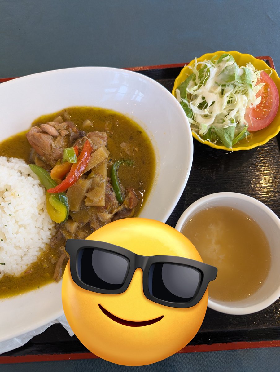 歯医者さんの後って
やけにお腹空くのよね😅
ヤシの木🌴とグリーンカレー🍛✨
夏っぽくてイイネ✨

誰もいないレストラン🍴😎
かき氷🍧も食べたい😋