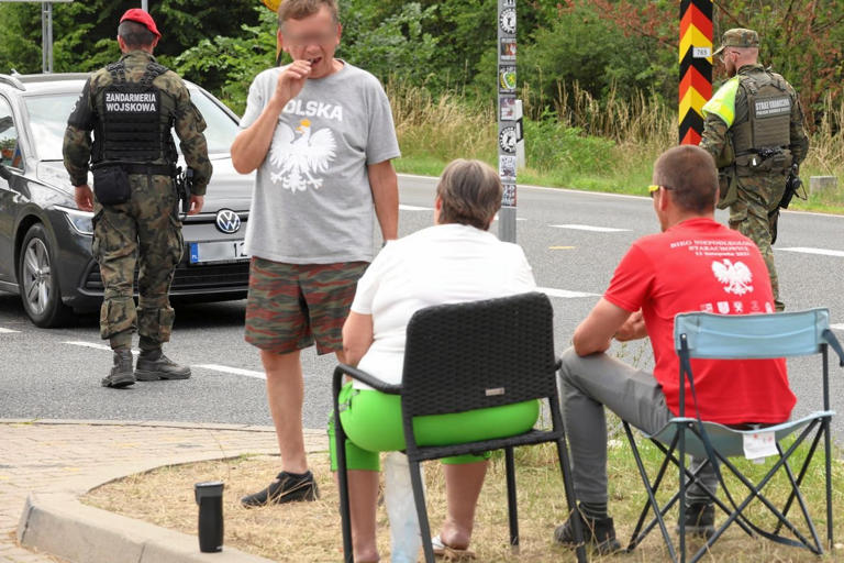- Jak granica będzie bezpieczna to wracam pilnować parkingu.