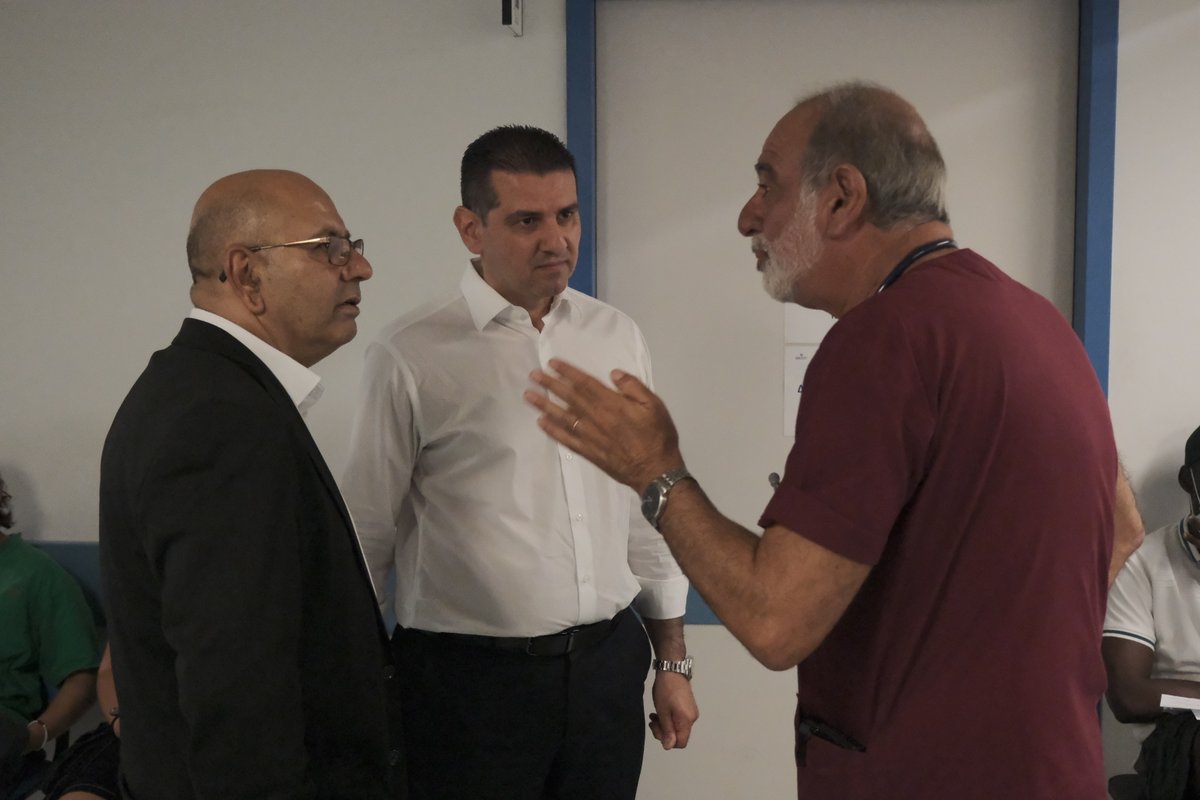 MichaelDamianos's tweet image. Χθες επισκέφθηκα το Τμήμα Ατυχημάτων &amp;amp; Επειγόντων Περιστατικών (ΤΑΕΠ) του Γενικού Νοσοκομείου Λευκωσίας.

Μίλησα με γιατρούς, νοσηλευτές και προσωπικό πρώτης γραμμής, που με επαγγελματισμό προσφέρουν φροντίδα σε όσους την έχουν ανάγκη.

🔵 Τα Ιατρεία Ταχείας Διακίνησης:
📍…
