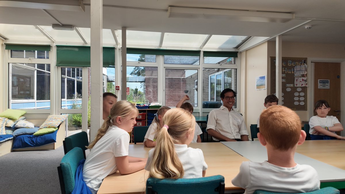 tonyvaughanMP's tweet image. A fantastic morning at Dymchurch Primary School! 🏫
Always a pleasure to speak with local primary school students and share a bit about what an MP does (although they were much more interested in talking about the King!).
A big thank you to Mrs. Ross for showing me around and…