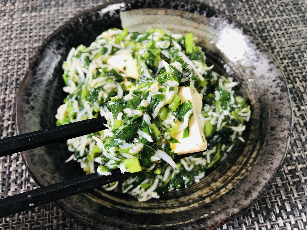 AKskitchen2's tweet image. しらすとモロヘイヤの冷奴です😆

料理って言わへんやろこんなん！ってやつが、たまに料理を超えてくる事がある😳

ばちくそに美味いし簡単やからやってみてー！

#料理　#おうちごはん　#料理男子　　#料理好きな人と繋がりたい