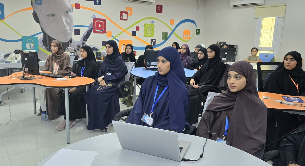تم بمركز العلوم والتكنولوجيا ب #تعليمية_الداخلية تنفيذ ورشة صناعة المحتوى عن طريق الذكاء الاصطناعي و ورشة برمجة الطائرات بدون طيار وذلك ضمن فعاليات 
#البرنامج_الصيفي_لطلبة_المدارس_بتعليمية_الداخلية_2025م