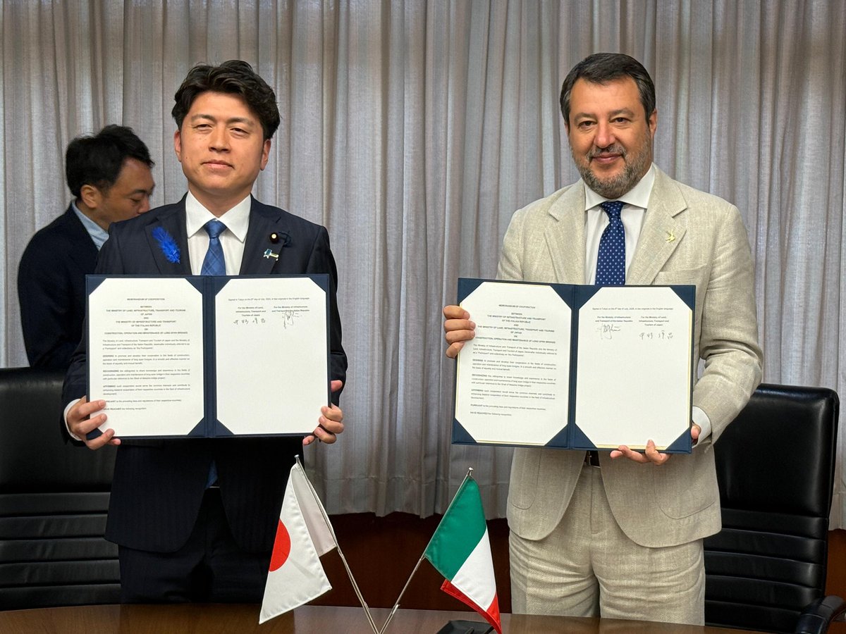 Matteo Salvini (@matteosalvinimi) on Twitter photo Buongiorno da Tokyo. Questa mattina al Ministero delle Infrastrutture e dei Trasporti del Giappone ho incontrato il collega ministro <a href="/Hiro_NAKANO_/">中野 ひろまさ (衆議院議員・尼崎市)</a>, per la firma del Memorandum di Collaborazione sulla costruzione, gestione e manutenzione di ponti a campata unica.
Un utile Buongiorno da Tokyo. Questa mattina al Ministero delle Infrastrutture e dei Trasporti del Giappone ho incontrato il collega ministro <a href="/Hiro_NAKANO_/">中野 ひろまさ (衆議院議員・尼崎市)</a>, per la firma del Memorandum di Collaborazione sulla costruzione, gestione e manutenzione di ponti a campata unica.
Un utile