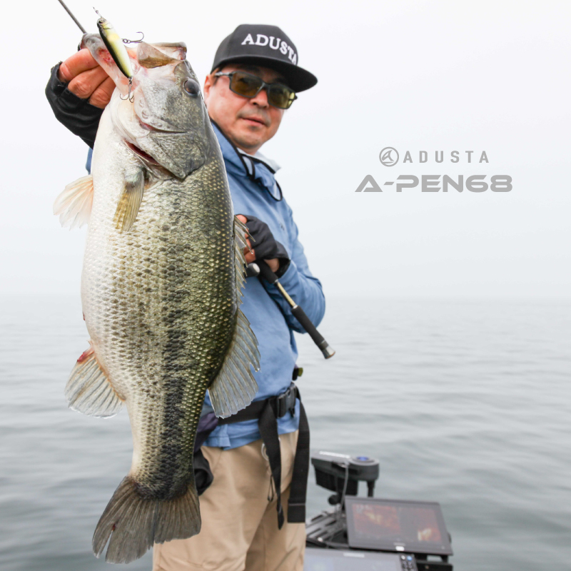 【A-PEN 68】琵琶湖でのテスト釣行。
朝一からグッドサイズ一撃。ベイトフィッシュサイズ・
ロングキャスト性能・ワンノックサウンド・水絡みの全てがリンクし出てくれた一本。
A-PEN68はアングラーの思いとリニアに繋がるアクション、飛距離を目指して開発も大詰めを迎えています。