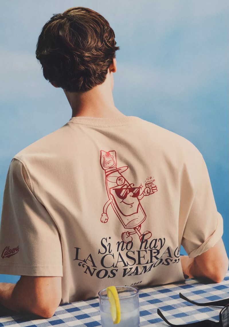 La Casera y Lefties se han unido el cobranding de dos camisetas exclusivas. 

Las prendas evocan el espíritu icónico de la marca de bebida y rinden homenaje a su trayectoria publicitaria.

|| Más info👉🏽 reasonwhy.es/actualidad/lef…