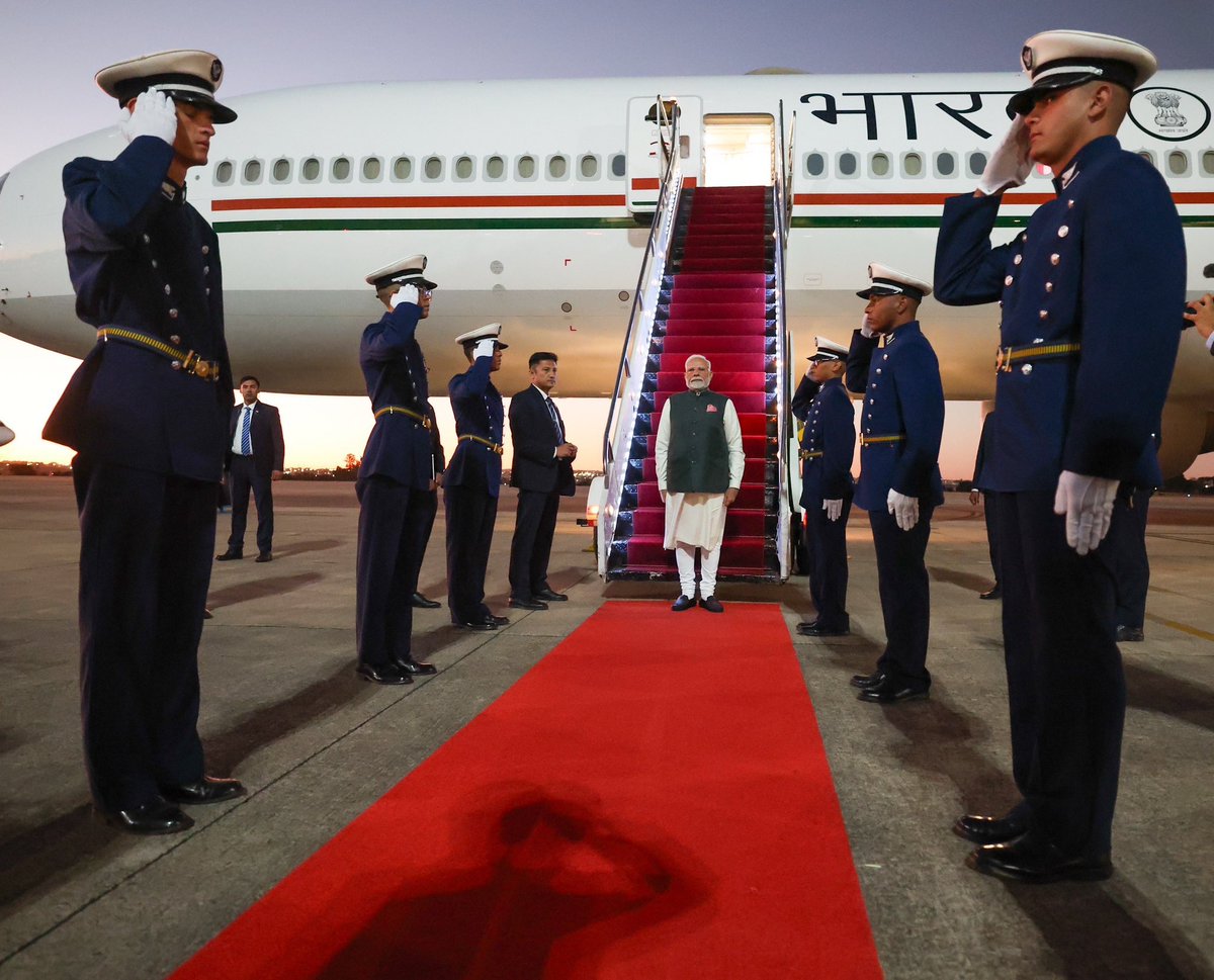 MyGovKannada's tweet image. ಪ್ರಧಾನಮಂತ್ರಿ @narendramodi ಅವರು ಬ್ರೆಸಿಲಿಯಾಕ್ಕೆ ತಲುಪಿದ್ದು, ಇದು ಸಹಕಾರ ಮತ್ತು ಹಂಚಿಕೆಯ ಪ್ರಗತಿಯ ಹೊಸ ಯುಗಕ್ಕೆ ನಾಂದಿ ಹಾಡಿದೆ.

#PMModiInBrazil