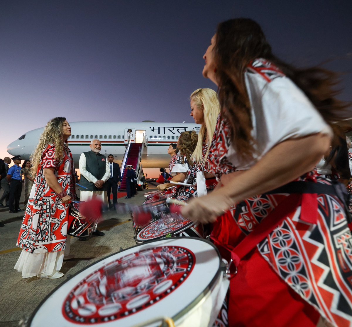 MyGovKannada's tweet image. ಪ್ರಧಾನಮಂತ್ರಿ @narendramodi ಅವರು ಬ್ರೆಸಿಲಿಯಾಕ್ಕೆ ತಲುಪಿದ್ದು, ಇದು ಸಹಕಾರ ಮತ್ತು ಹಂಚಿಕೆಯ ಪ್ರಗತಿಯ ಹೊಸ ಯುಗಕ್ಕೆ ನಾಂದಿ ಹಾಡಿದೆ.

#PMModiInBrazil