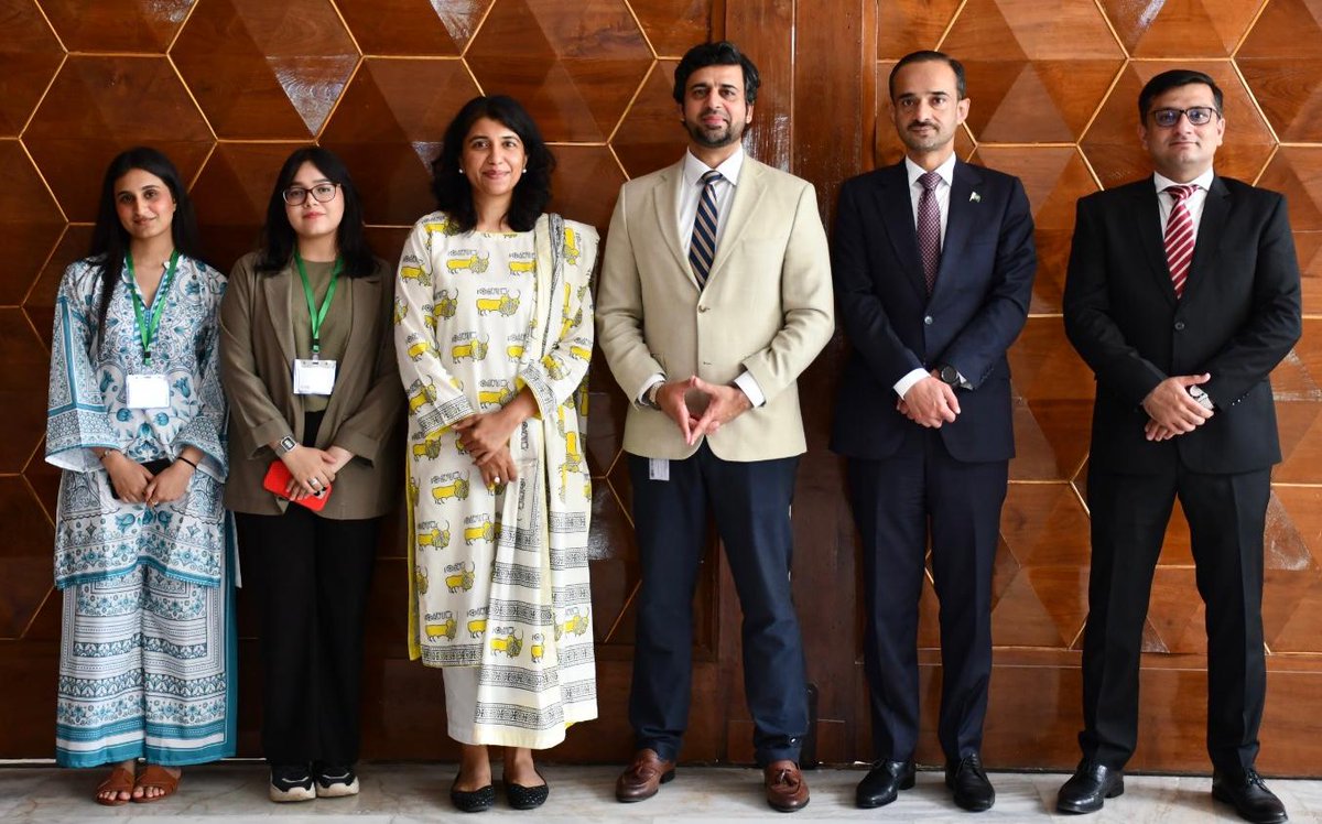 fsaisbpk's tweet photo. Dr. @Waqar_Ranjha , Public Diplomacy Advisor at @ForeignOfficePk, led workshops at @fsaisbpk on Cyber Security, Effective Social Media Management &amp; Fighting Misinformation, essential for safeguarding 🇵🇰’s narrative in today’s digital landscape.

#DigitalDiplomacy #Disinformation https://t.co/rNneZblVmR