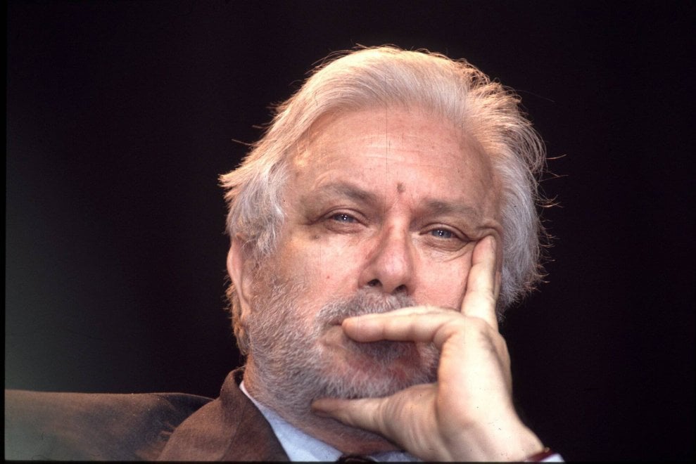 "La vita potrebbe essere divisa in tre fasi:Rivoluzione, Riflessione e Televisione. Si comincia con il voler cambiare il mondo e si finisce col cambiare i canali". 
Luciano De Crescenzo.