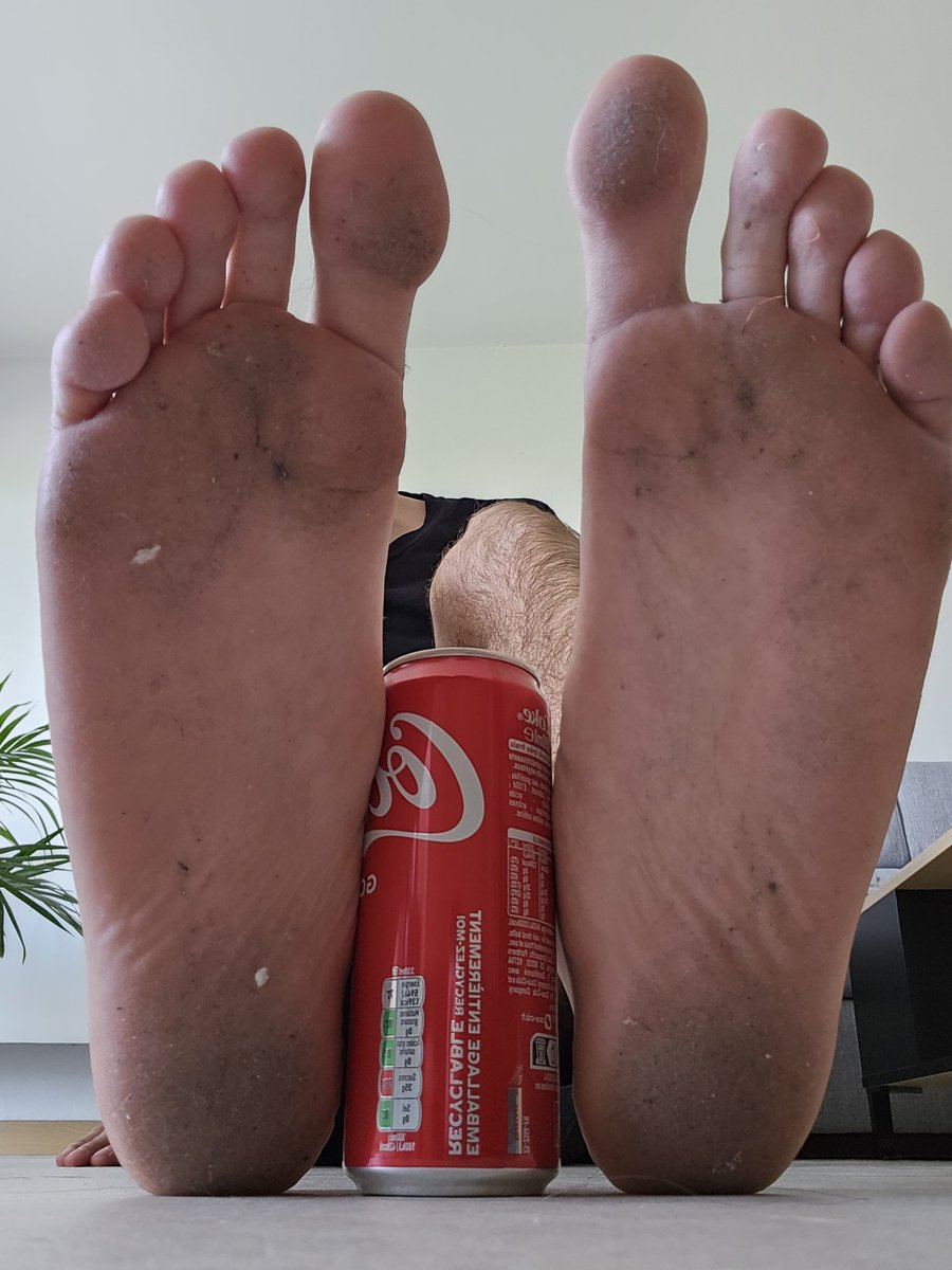 MasterDirtyFeet's tweet photo. Tu vas assumer mon 48 au fond de ta gorge ? 

#dirtyfeet #findom #cashmeet #masterfeet #soumis #bigfeet #gayfeet #malefeet #malefeetworship https://t.co/jMu9qitgrk