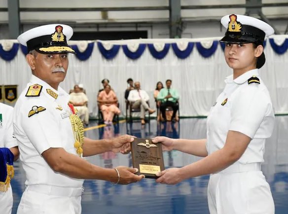 skhunga's tweet photo. Sub Lieutenant Astha Poonia is inducted as first woman fighter pilot of the Indian Navy. 

Best of wishes 💐💐 https://t.co/K9fUu3Srdi