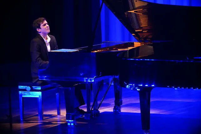 LoJoven (@logronojoven) on Twitter photo 🎹#Concierto de piano de Laureano Bruno en #Logroño
🗓️Viernes 18 de julio 20h.
📍Círculo Logroñés C/ Duquesa de la Victoria 10 bajo
🎟️Entradas al precio de 12€ (tarifa general) ó 10€ (socios)
ℹ️acortar.link/FK0fyA
#Cultura <a href="/FundIbercaja/">Fundación Ibercaja</a> 🎹#Concierto de piano de Laureano Bruno en #Logroño
🗓️Viernes 18 de julio 20h.
📍Círculo Logroñés C/ Duquesa de la Victoria 10 bajo
🎟️Entradas al precio de 12€ (tarifa general) ó 10€ (socios)
ℹ️acortar.link/FK0fyA
#Cultura <a href="/FundIbercaja/">Fundación Ibercaja</a>